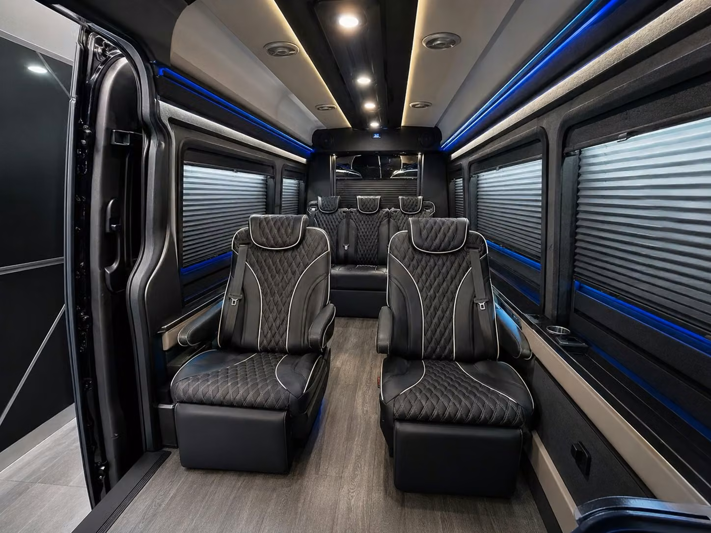 large group airport transfers for conventions and events at the ontario convention center