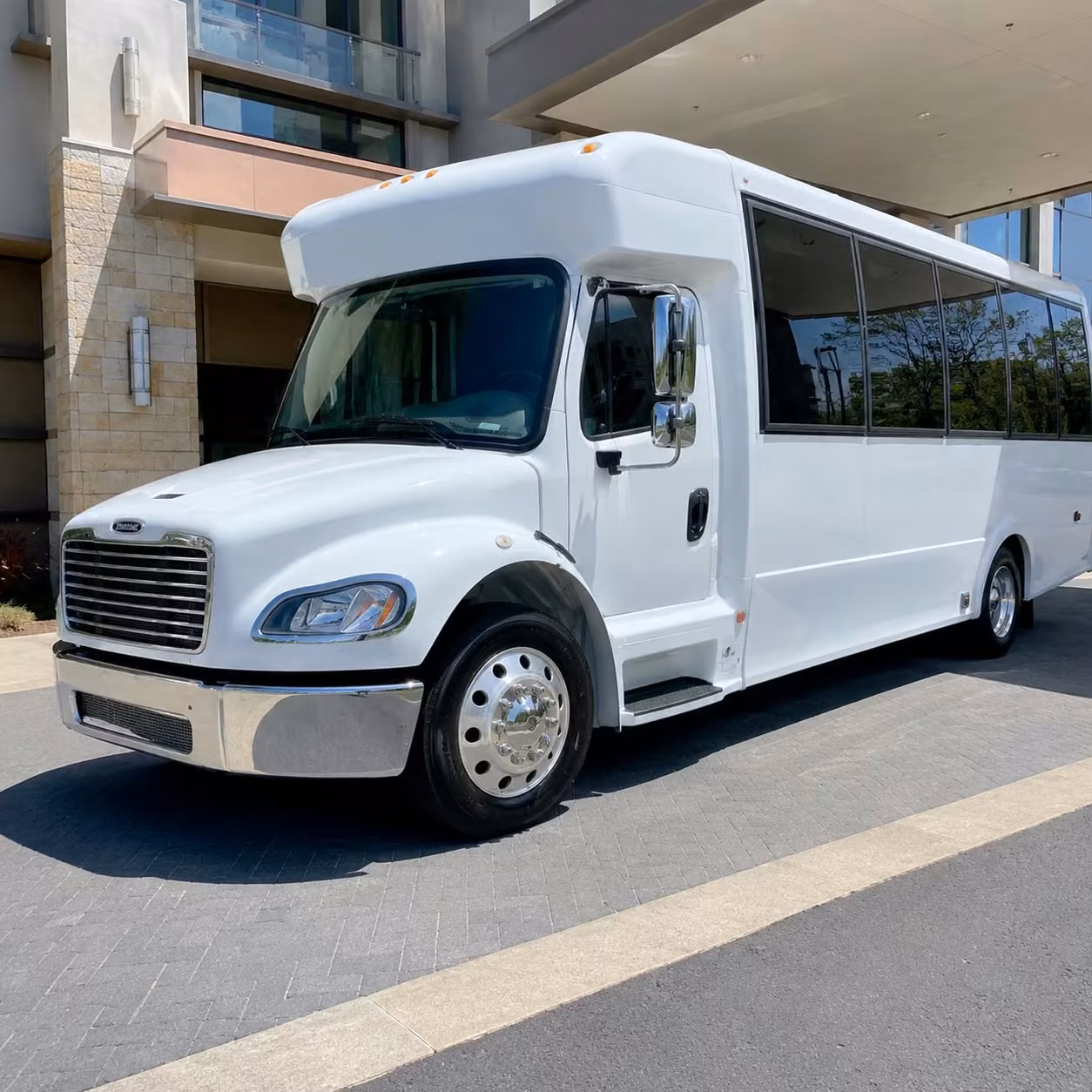 ontario 18 passenger minibus rental