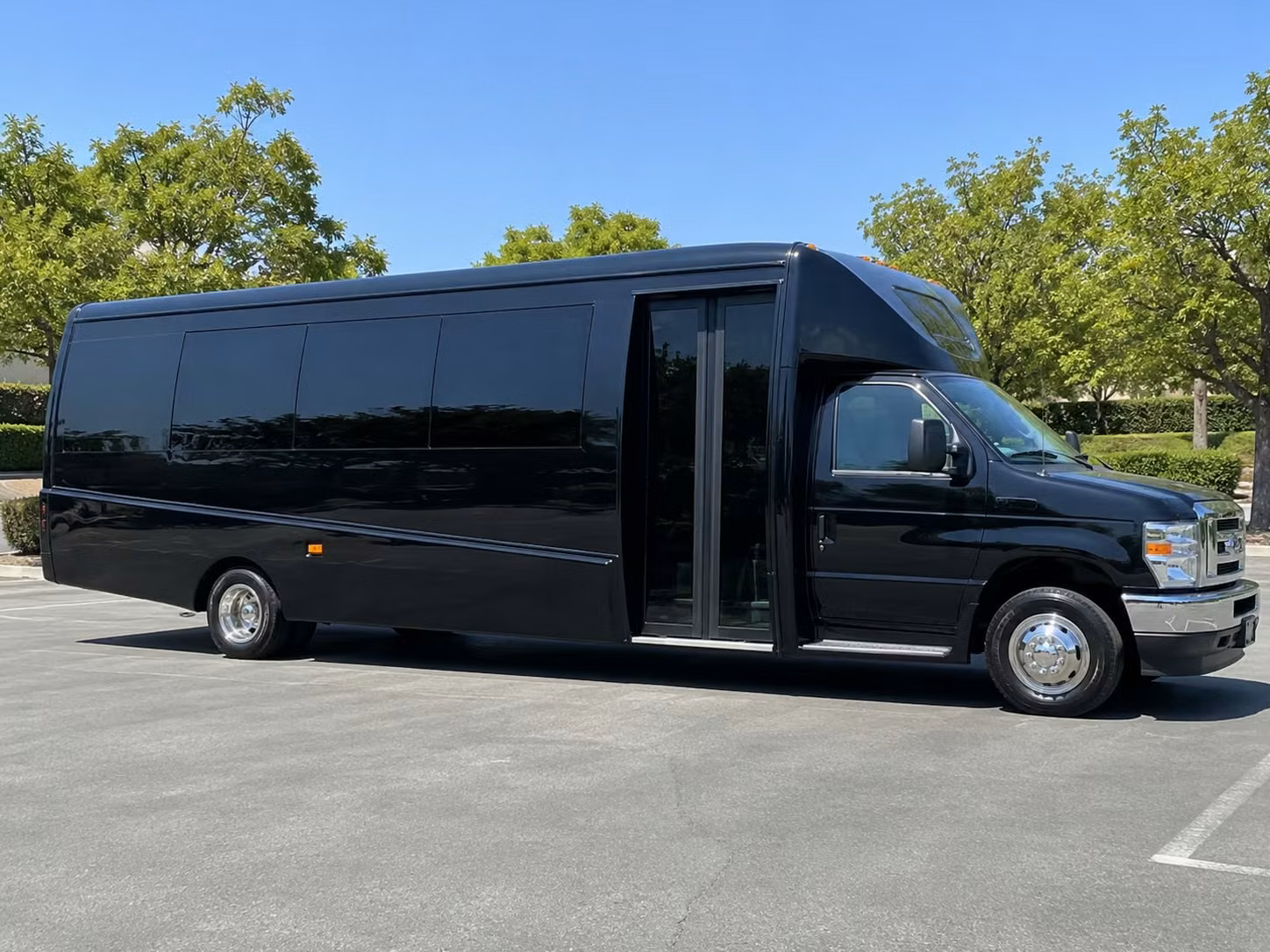 ontario 20 passenger minibus rental