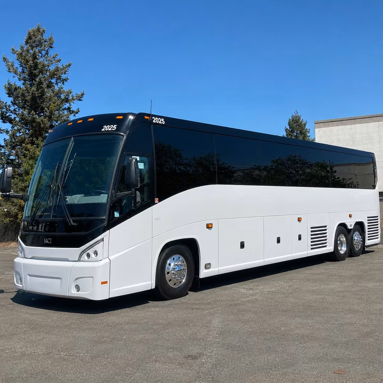 you can find and book long distance transportation in ontario and any nearby city